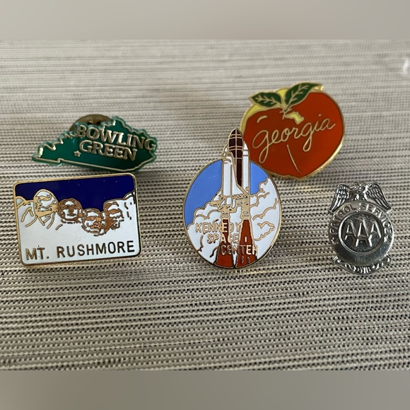 Various (13) pins from the US - Picture 4 of 4